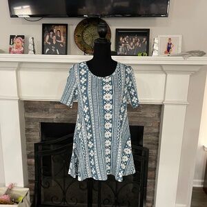NWT's LulaRoe Perfect T Swing Top XS Southwest